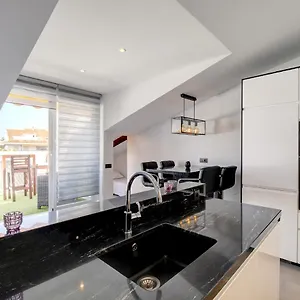 Apartment Penthouse Deluxe, Carolina Park,